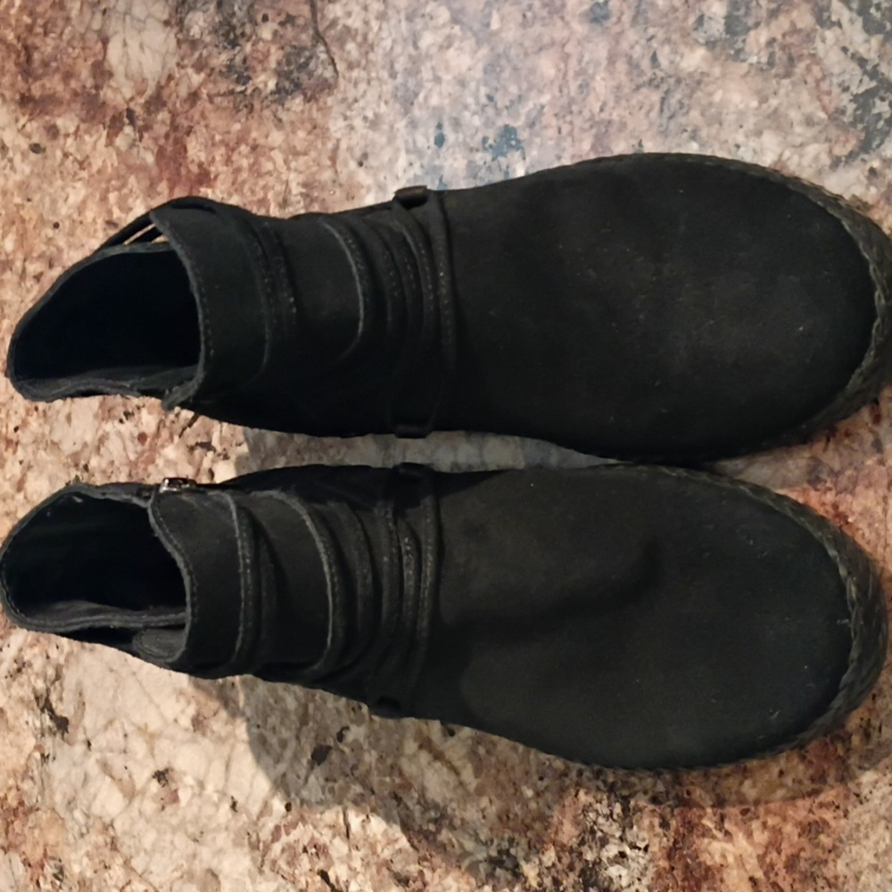 UGG Rianne Women's Suede Boots - Picture 3 of 7